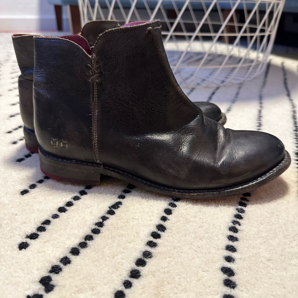 Bed|Stu Yurisa Boots.